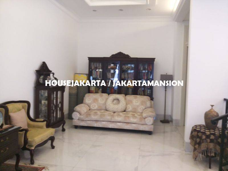 HR587 House for rent at Senayan 