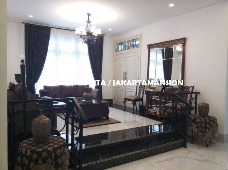 HR587 House for rent at Senayan 