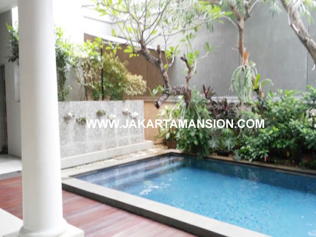 HS664 Rumah bagus jalan hanglekiu kebayoran baru dijual murah ada swimming pool dan Lift