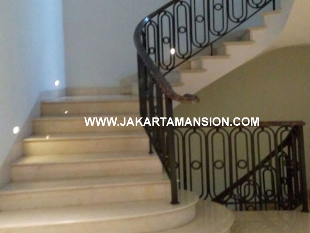 HS664 Rumah bagus jalan hanglekiu kebayoran baru dijual murah ada swimming pool dan Lift