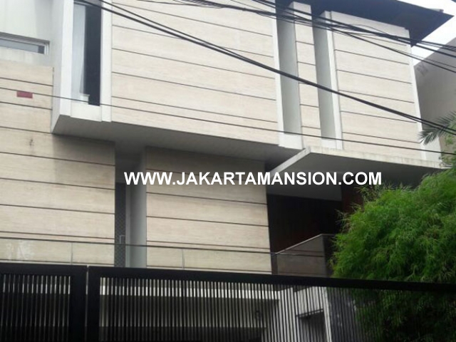 HS682 Rumah bagus daerah brawijaya dharmawangsa kebayoran baru dijual murah