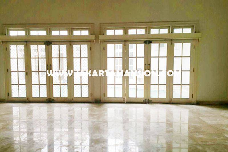 HS706 Rumah Jalan Cemara Senopati Kebayoran Baru Dijual Murah ada Pool