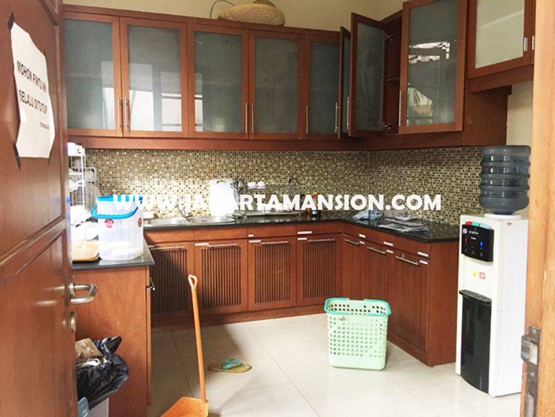 HR747 House for Lease Rent Sewa at Senopati Kebayoran Baru