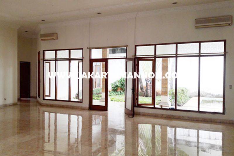 HS765 Rumah Bagus ada Pool dekat Kemang Raya Dijual Murah Jalan Besar dan Tenang