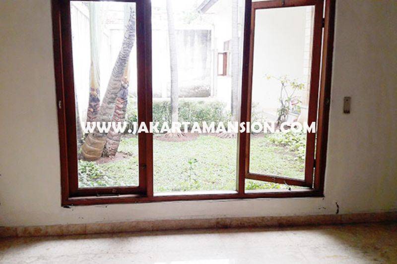 HS765 Rumah Bagus ada Pool dekat Kemang Raya Dijual Murah Jalan Besar dan Tenang