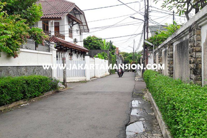 HS765 Rumah Bagus ada Pool dekat Kemang Raya Dijual Murah Jalan Besar dan Tenang