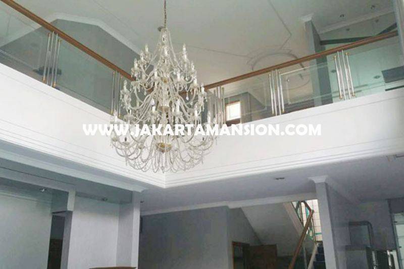 HS828 Rumah Jalan Dharmawangsa dekat Brawijaya Kebayoran Baru Dijual Murah ada Pool