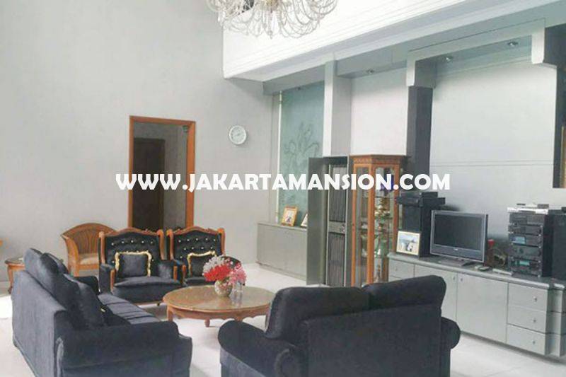 HS828 Rumah Jalan Dharmawangsa dekat Brawijaya Kebayoran Baru Dijual Murah ada Pool