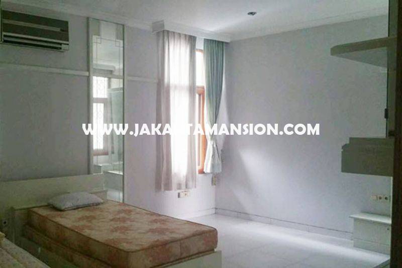 HS828 Rumah Jalan Dharmawangsa dekat Brawijaya Kebayoran Baru Dijual Murah ada Pool