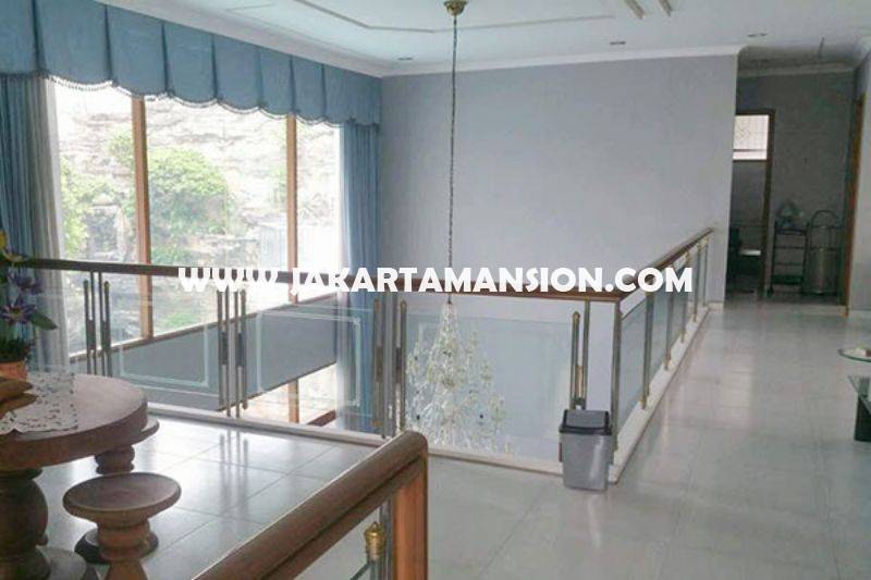 HS828 Rumah Jalan Dharmawangsa dekat Brawijaya Kebayoran Baru Dijual Murah ada Pool