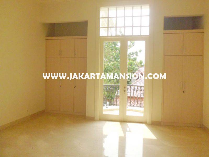 HS832 Rumah Bagus Jalan Kemang Jakarta Selatan ada Pool bebas banjir Dijual Murah