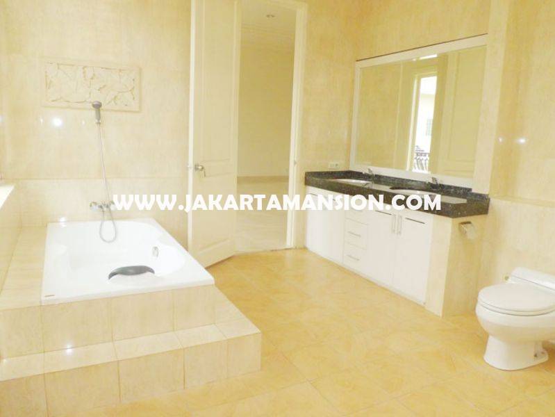 HS832 Rumah Bagus Jalan Kemang Jakarta Selatan ada Pool bebas banjir Dijual Murah