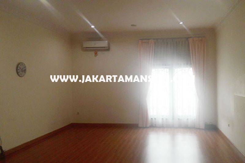 HS871 Rumah Jalan Dharmawangsa dekat Brawijaya Kebayoran Baru Dijual Murah ada Pool