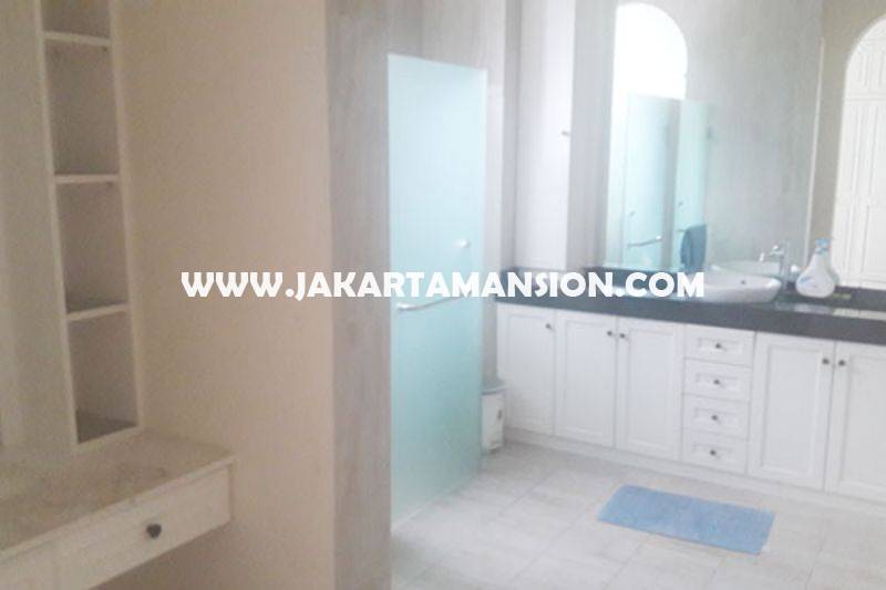 HS871 Rumah Jalan Dharmawangsa dekat Brawijaya Kebayoran Baru Dijual Murah ada Pool