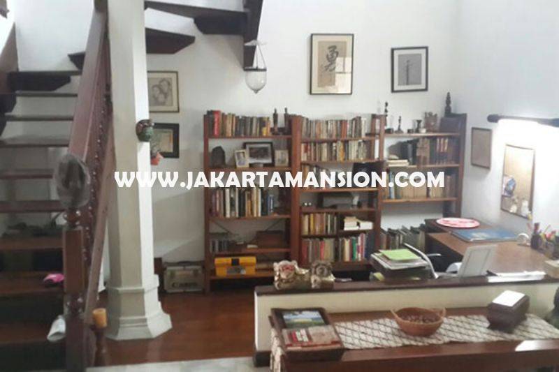 HS895 Rumah Jalan Dharmawangsa dekat Brawijaya Kebayoran Baru Dijual Murah Daerah Tenang tanah Kotak