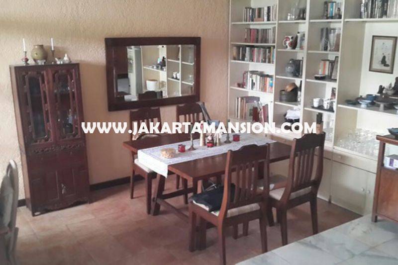 HS895 Rumah Jalan Dharmawangsa dekat Brawijaya Kebayoran Baru Dijual Murah Daerah Tenang tanah Kotak