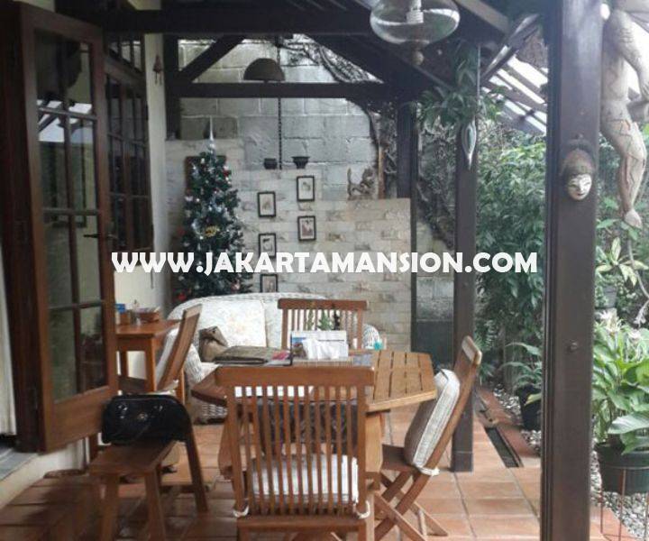 HS895 Rumah Jalan Dharmawangsa dekat Brawijaya Kebayoran Baru Dijual Murah Daerah Tenang tanah Kotak