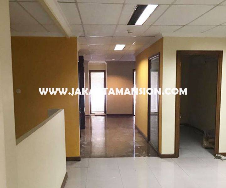 CS920 Dijual Murah Gedung 4 Lantai jalan Raya RP Soeroso Menteng tanah Kotak