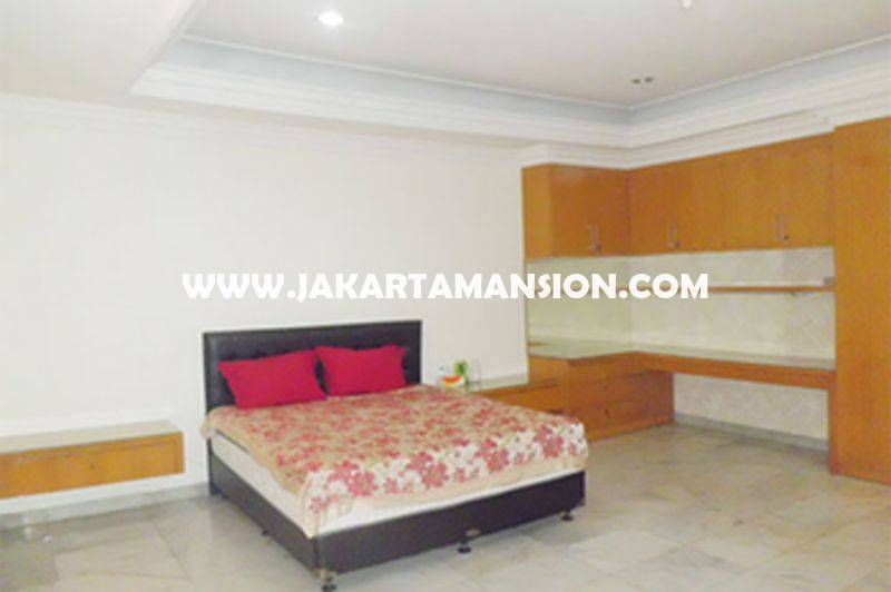 HS948 Rumah Jalan Bukit Hijau Pondok Indah 2 Lantai ada Pool Dijual Murah