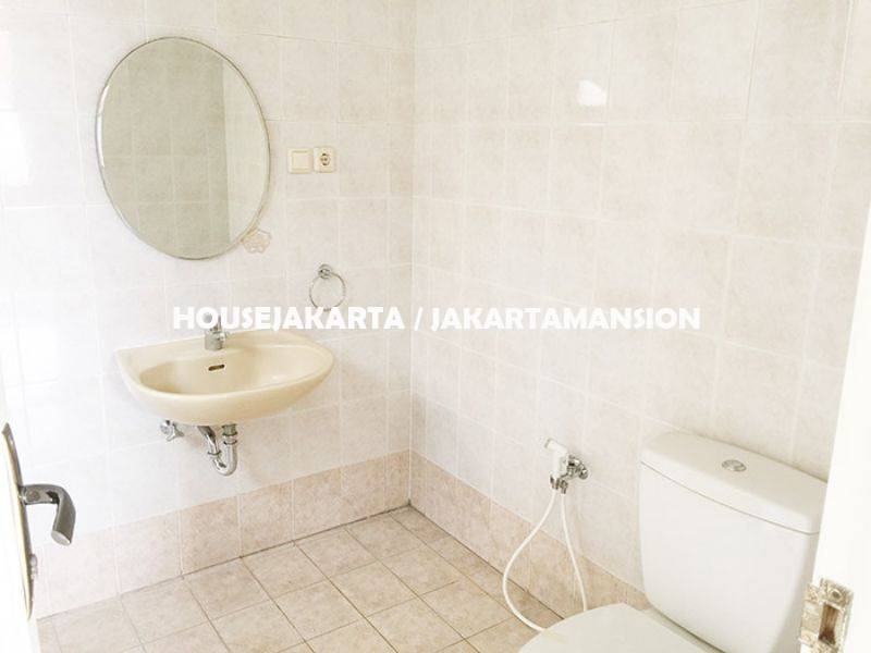 HR956 House for rent sewa lease at Pondok Indah